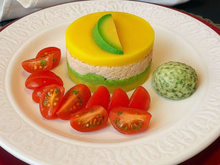 Imagem ilustrativa da receita CAUSA LIMEÑA COM ABACATE E MAIONESE DE ATUM