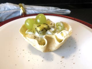 Imagem ilustrativa da receita CESTINHAS DE UVA COM KIWI AMARELO