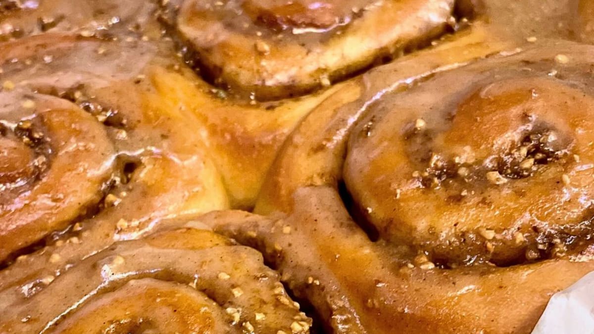 Imagem ilustrativa da receita CINNAMON ROLL (PÃO DOCE DE CANELA)