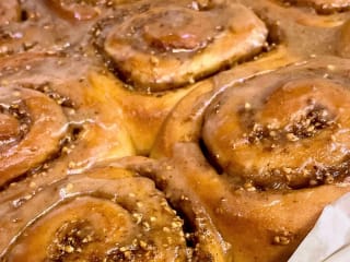 Imagem ilustrativa da receita CINNAMON ROLL (PÃO DOCE DE CANELA)