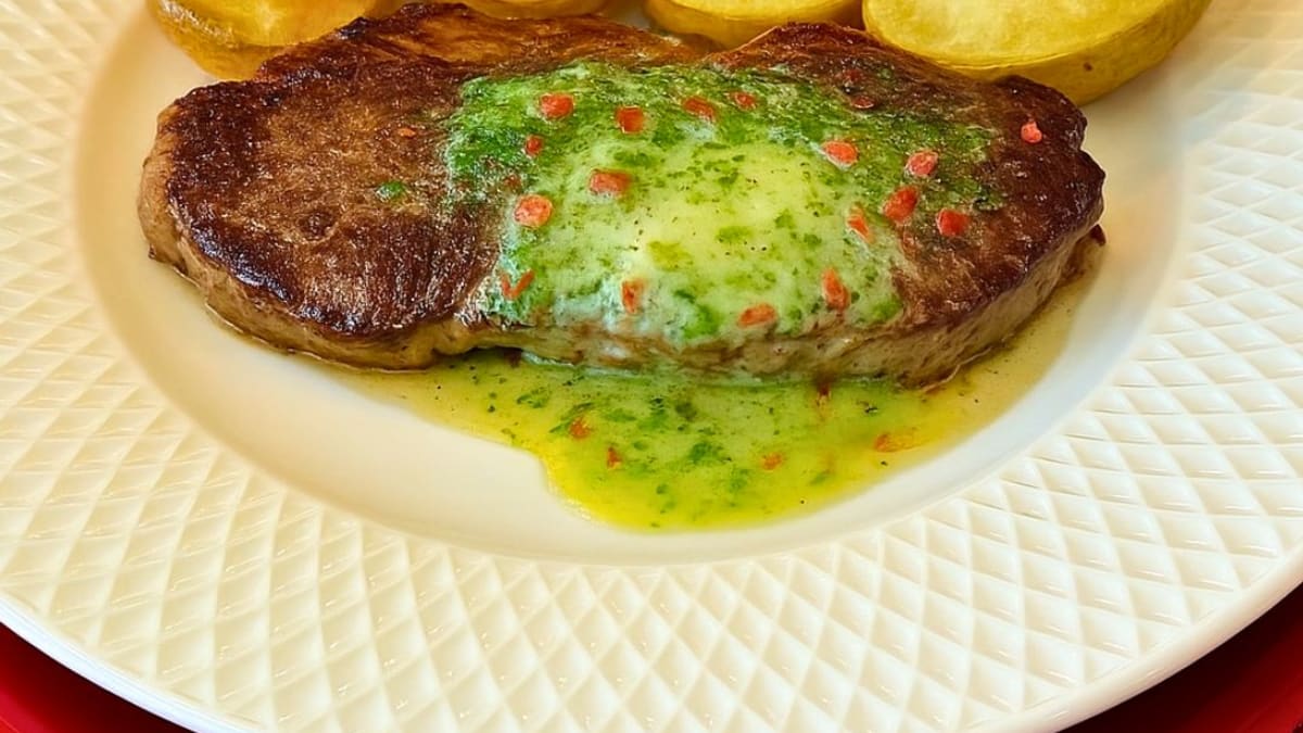 Imagem ilustrativa da receita CONTRA-FILÉ GRELHADO (ENTRECÔTE) COM MANTEIGA DE ERVAS