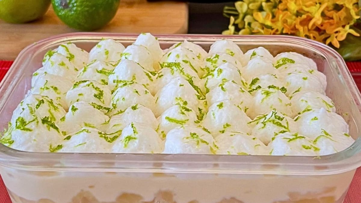 Imagem ilustrativa da receita DELÍCIA DE ABACAXI COM MERENGUE GELADO
