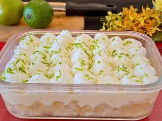 Imagem ilustrativa da receita DELÍCIA DE ABACAXI COM MERENGUE GELADO