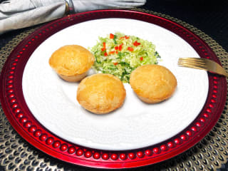 Imagem ilustrativa da receita EMPADINHA DE CAMARÃO LOW CARB COM SALADINHA DE ACELGA
