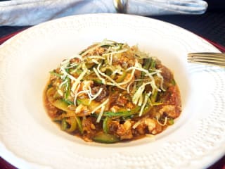 Imagem ilustrativa da receita ESPAGUETE DE ABOBRINHA COM RAGU DE FRANGO E FUNGHI