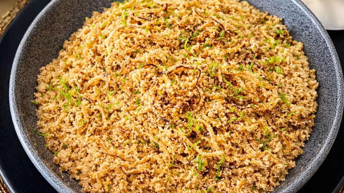 Imagem ilustrativa da receita FAROFA DE CEBOLA CARAMELIZADA COM LIMÃO