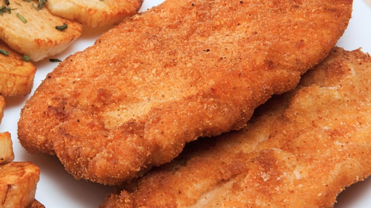 Imagem ilustrativa da receita FILÉ DE FRANGO À MILANESA SEM TRIGO E SEM FRITAR