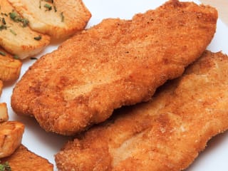 Imagem ilustrativa da receita FILÉ DE FRANGO À MILANESA SEM TRIGO E SEM FRITAR