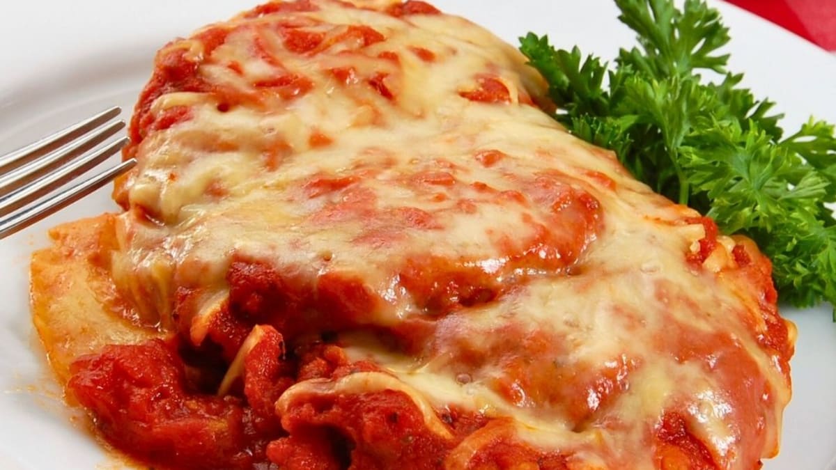 Imagem ilustrativa da receita FILÉ DE FRANGO À PARMEGIANA SEM TRIGO E SEM FRITAR