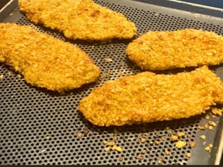 Imagem ilustrativa da receita FILÉ DE FRANGO EMPANADO COM CEREAL DE MILHO SEM FRITAR