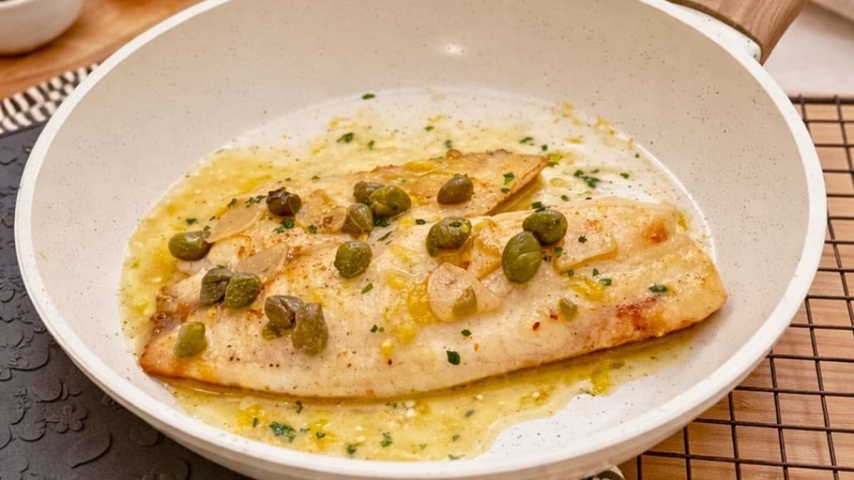 Imagem ilustrativa da receita FILÉ DE PEIXE NA FRIGIDEIRA COM LIMÃO E ALCAPARRAS