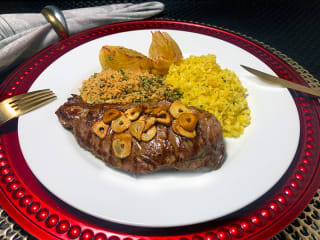 Imagem ilustrativa da receita FILÉ GRELHADO COM ALHO, FAROFA E ARROZ DE COUVE-FLOR