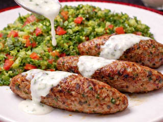 Imagem ilustrativa da receita KAFTA  DE CORDEIRO COM TABULE LOW CARB