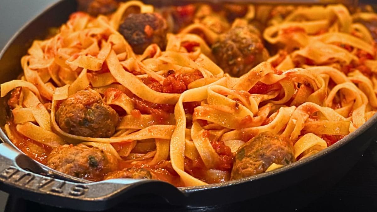 Imagem ilustrativa da receita MACARRÃO COM ALMÔNDEGAS