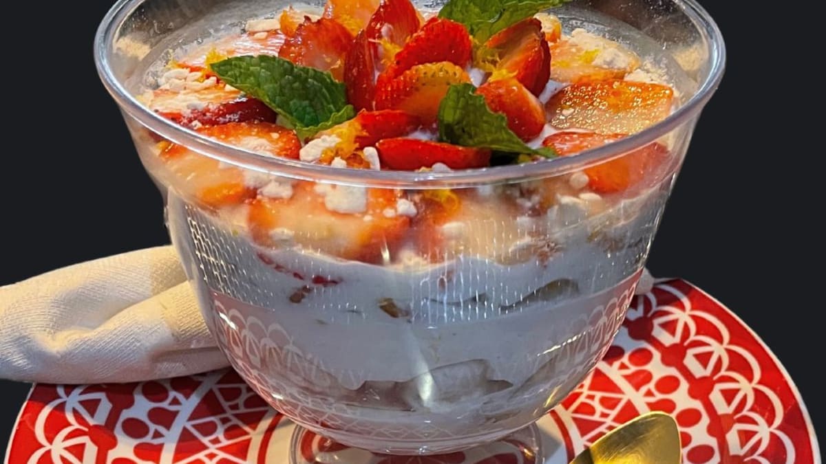 Imagem ilustrativa da receita MERENGUE DE MORANGO (COM CHANTILLY)