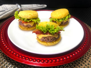 Imagem ilustrativa da receita MINI CHEESE BACON NO PÃOZINHO DE AMÊNDOAS