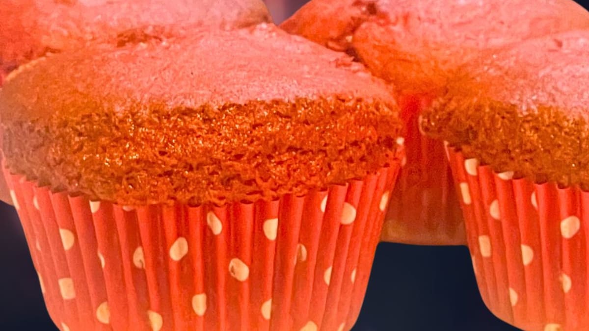 Imagem ilustrativa da receita MUFFIN DE RED VELVET NATURAL (SEM CORANTE E SEM GLÚTEN)
