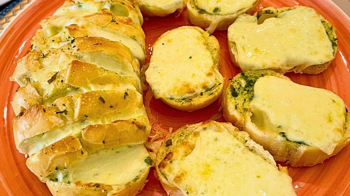 Imagem ilustrativa da receita PÃO DE ALHO COM QUEIJO GRATINADO NA AIRFRYER