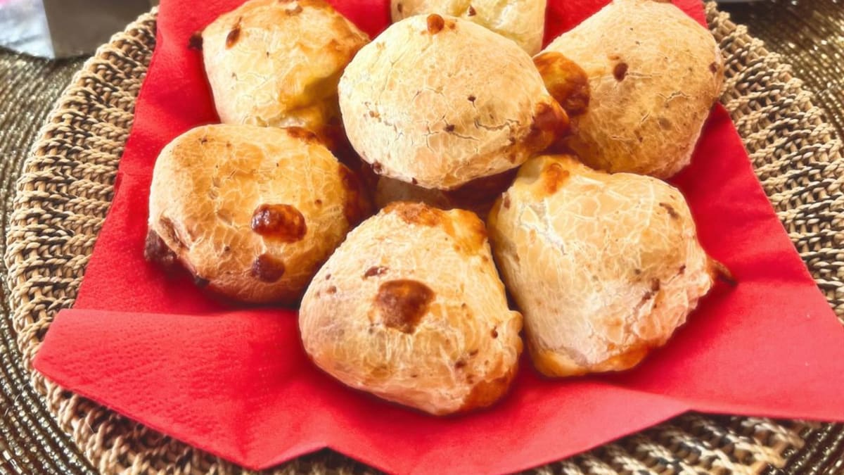 Imagem ilustrativa da receita PÃO DE QUEIJO FIT DE BATATA-DOCE NA AIRFRYER