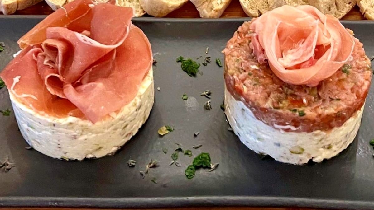 Imagem ilustrativa da receita PASTA DE QUEIJO E PISTACHE COM PRESUNTO CRU