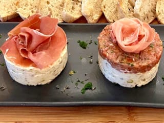 Imagem ilustrativa da receita PASTA DE QUEIJO E PISTACHE COM PRESUNTO CRU