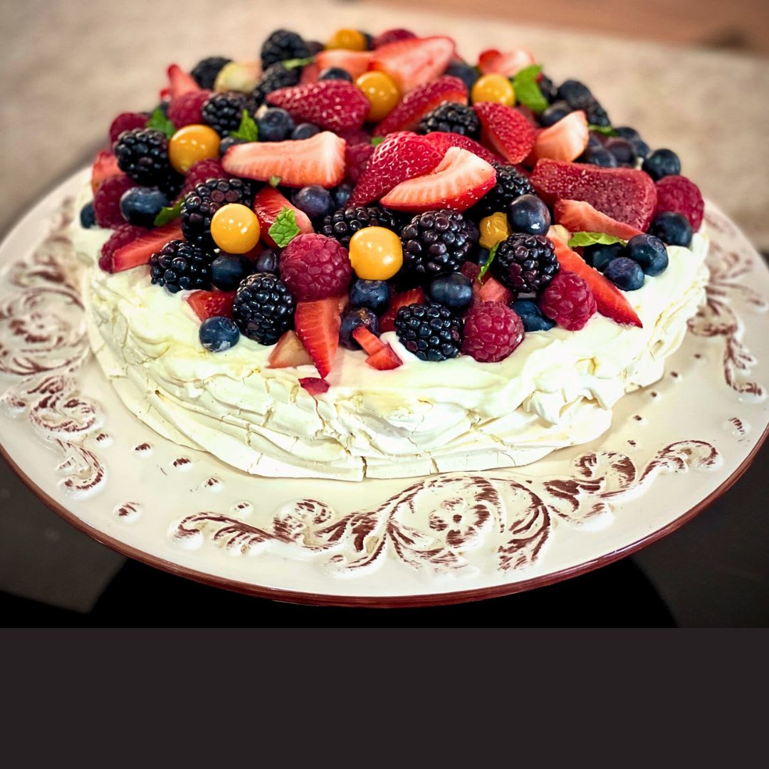 PAVLOVA DE FRUTAS VERMELHAS