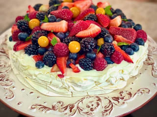 Imagem ilustrativa da receita PAVLOVA DE FRUTAS VERMELHAS
