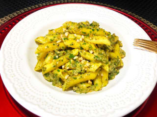 Imagem ilustrativa da receita PENNE VEGANO DE MILHO COM PESTO DE ABOBRINHA E COENTRO