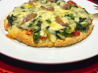 Imagem ilustrativa da receita PIZZA LOW CARB DE ESCAROLA COM ALICHE