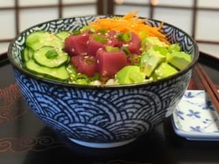 Imagem ilustrativa da receita POKE DE ATUM MARINADO COM ABACATE E ALGA NORI
