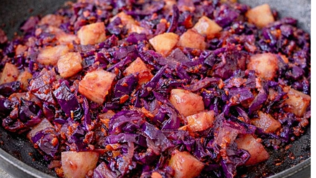 Imagem ilustrativa da receita REPOLHO ROXO COM MAÇÃ