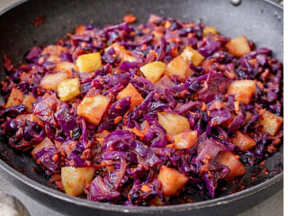 Imagem ilustrativa da receita REPOLHO ROXO REFOGADO COM MAÇÃ VERDE