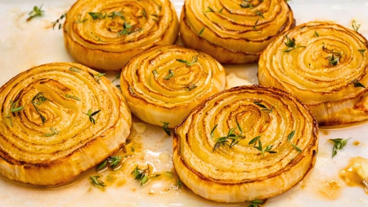 Imagem ilustrativa da receita RODELAS DE CEBOLA CARAMELIZADAS NO FORNO