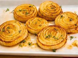 Imagem ilustrativa da receita RODELAS DE CEBOLA CARAMELIZADAS NO FORNO