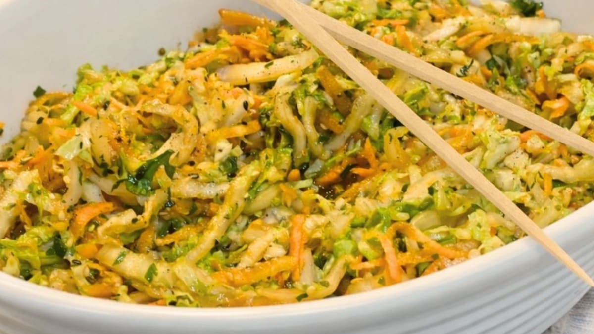 Imagem ilustrativa da receita SALADA DE ACELGA ORIENTAL