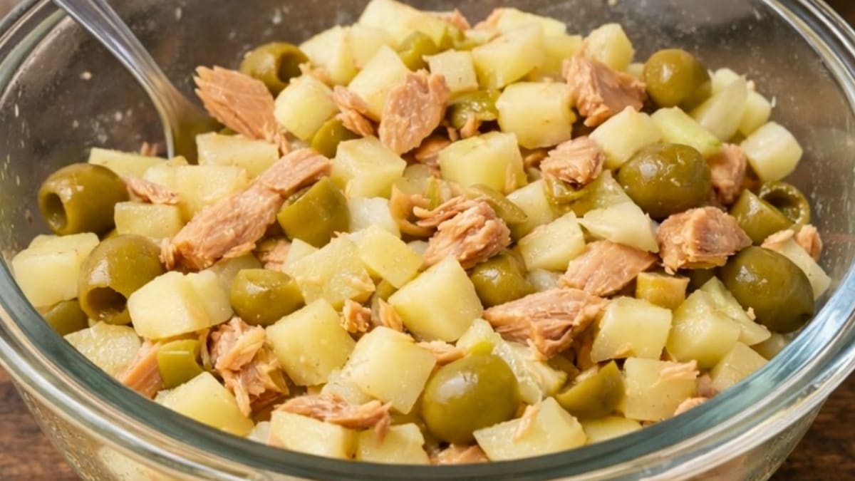Imagem ilustrativa da receita SALADA DE BATATA COM ATUM