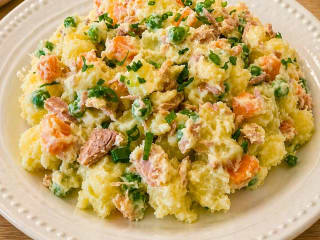 Imagem ilustrativa da receita SALADA DE BATATA COM ATUM E MAIONESE CREMOSA