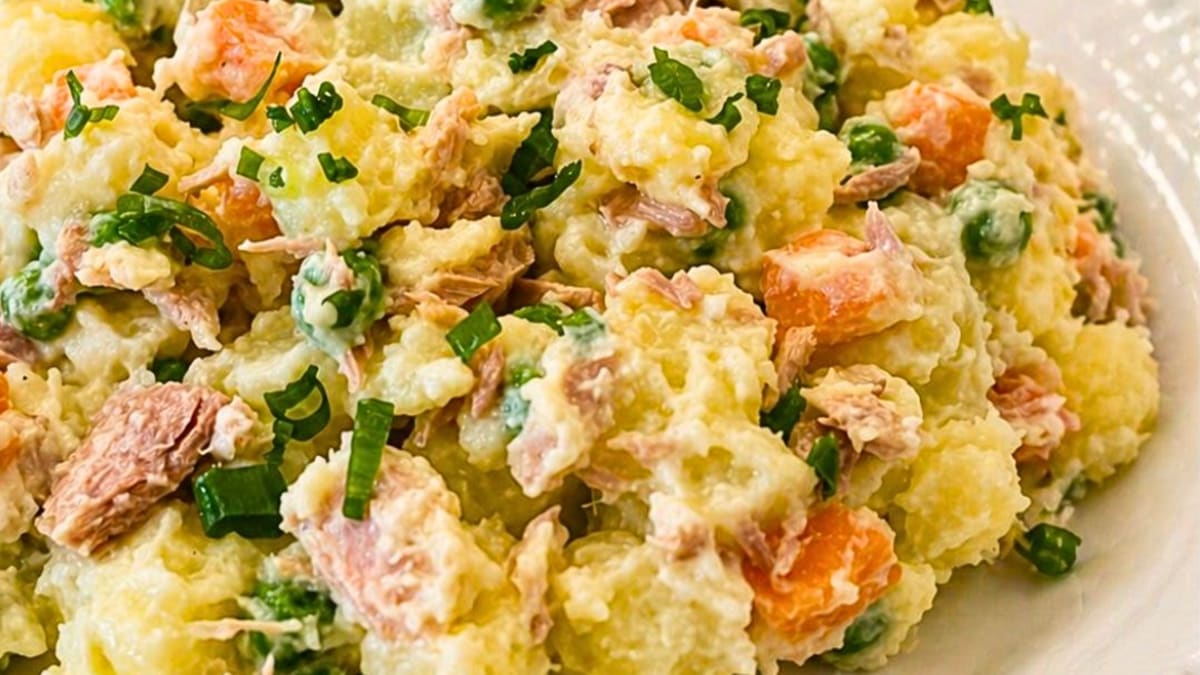 Imagem ilustrativa da receita SALADA DE BATATA COM ATUM E MAIONESE CREMOSA