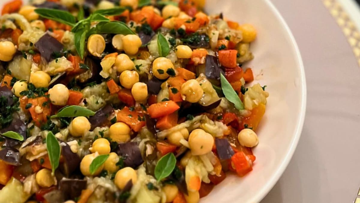 Imagem ilustrativa da receita SALADA DE GRÃO DE BICO COM BERINJELA
