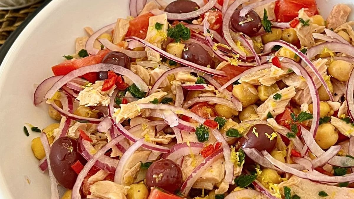 Imagem ilustrativa da receita SALADA DE GRÃO DE BICO COM ATUM