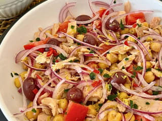 Imagem ilustrativa da receita SALADA DE GRÃO DE BICO COM ATUM