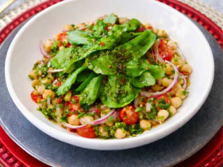 Imagem ilustrativa da receita SALADA DE GRÃO-DE-BICO COM VINAGRETE DE HORTELÃ