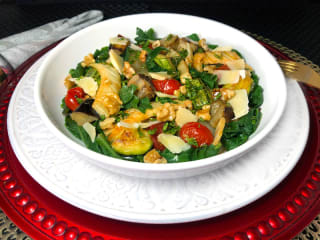 Imagem ilustrativa da receita SALADA DE LEGUMES ASSADOS, PARMESÃO E MANJERICÃO