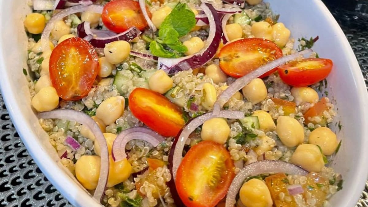 Imagem ilustrativa da receita SALADA DE QUINOA E GRÃO-DE-BICO