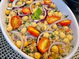 Imagem ilustrativa da receita SALADA DE QUINOA E GRÃO-DE-BICO
