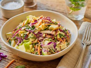 Imagem ilustrativa da receita SALADA DE REPOLHO COM MAÇÃ E MOLHO CREMOSO
