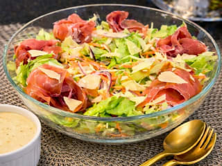 Imagem ilustrativa da receita SALADA JULIANA COM PARMESÃO E PRESUNTO CRU