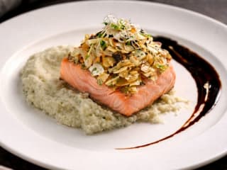 Imagem ilustrativa da receita SALMÃO EM CROSTA DE AMÊNDOAS COM BALSÂMICO
