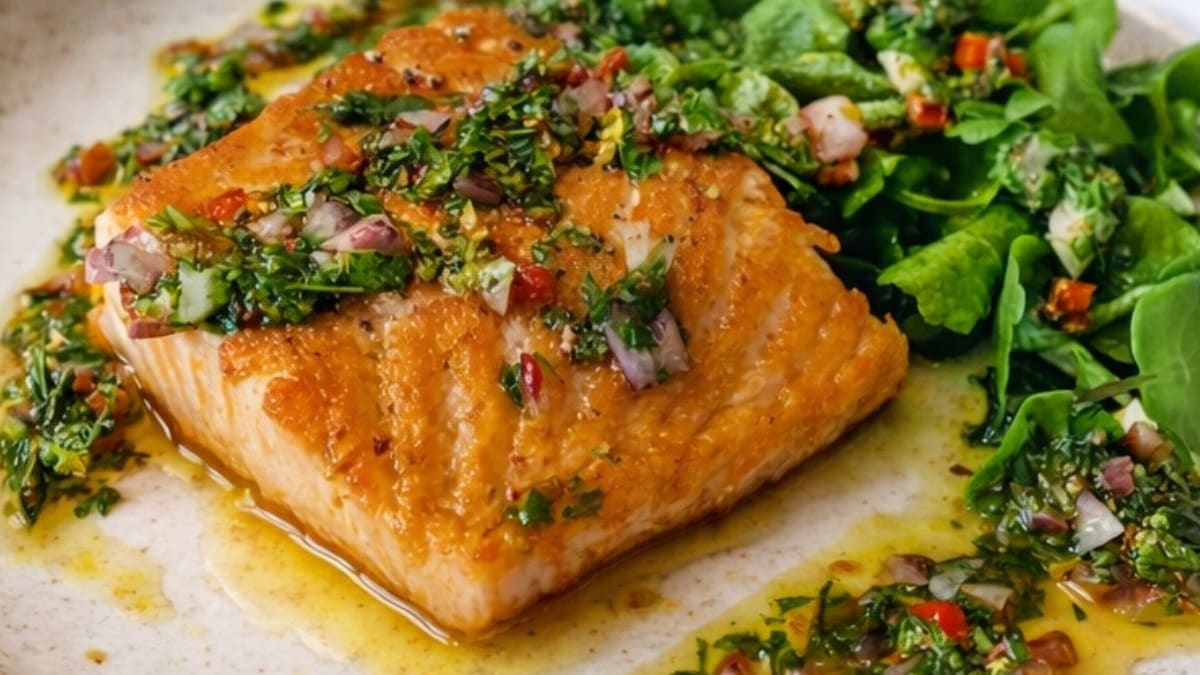 Imagem ilustrativa da receita SALMÃO GRELHADO COM CHIMICHURRI DE HORTELÃ