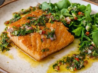 Imagem ilustrativa da receita SALMÃO GRELHADO COM CHIMICHURRI DE HORTELÃ